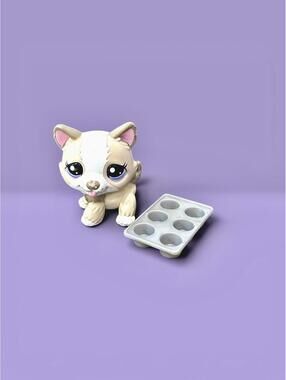 Littlest Pet Shop LPS Husky #1817 with Baking Pan Accessory.